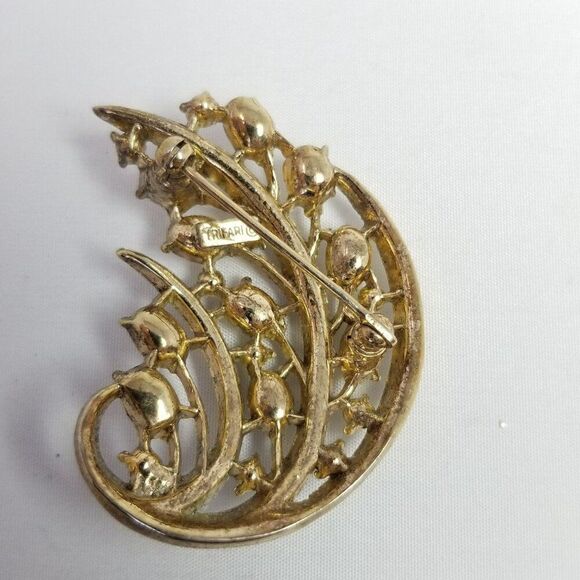 Vintage Trifari Rhinestone Gold Tone Brooch, Scroll Shape, Estate - Picture 3 of 8